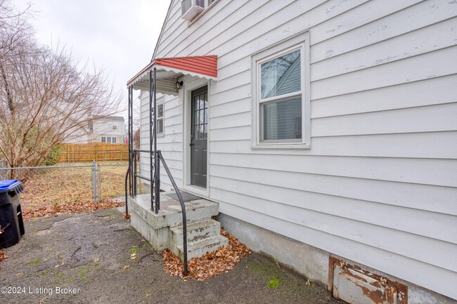 Building Photo - 872 Clarks Ln