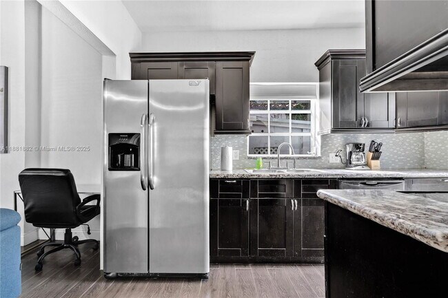 Building Photo - 2315 SW 17th St