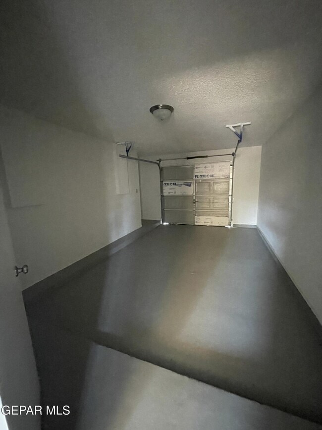 Building Photo - 1716 Dean Martin Dr