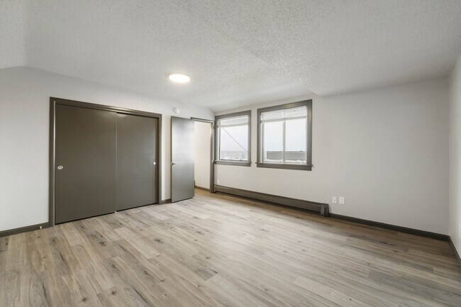 Building Photo - 16 N Broadway St