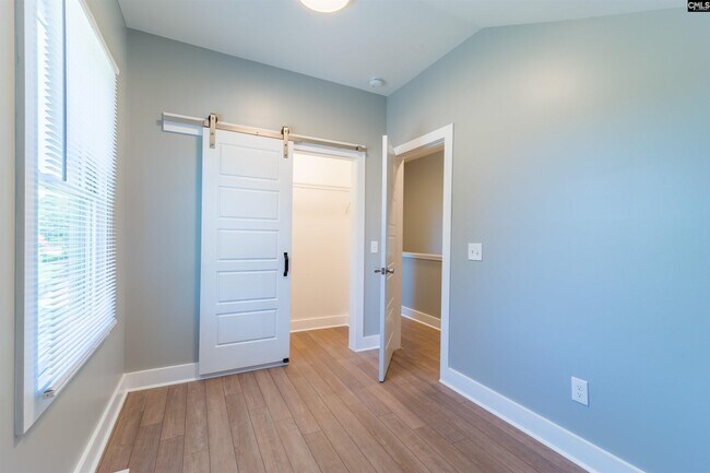 Building Photo - 306 Picadilly St