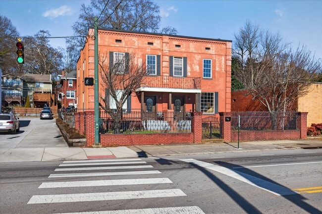 Building Photo - 823 McCallie Ave