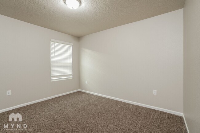 Building Photo - 2336 Oak Stream Dr