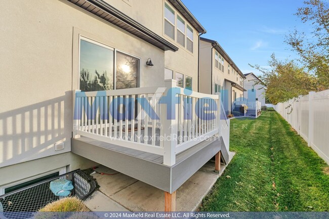 Building Photo - Pet Friendly MODERN TWIN HOME - 4 BD 3 BA ...