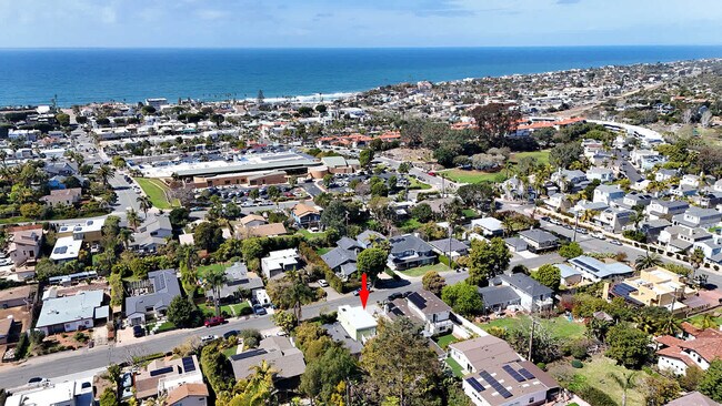 Building Photo - 549 San Dieguito Dr