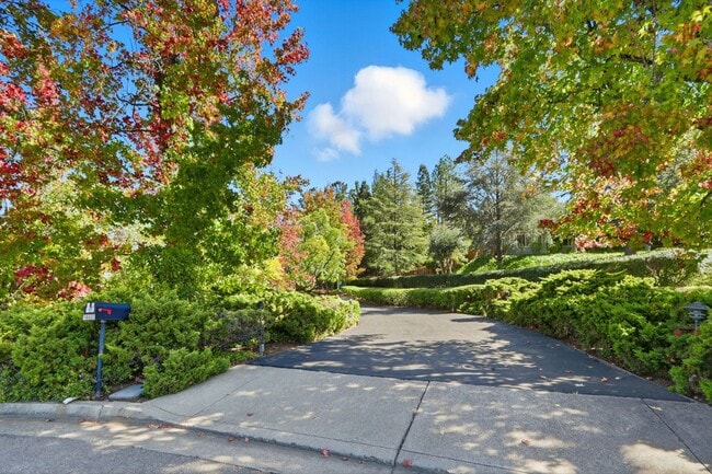 Building Photo - Stunning 3,488 Sq. Ft. Home with Pool & 3-Car Garage