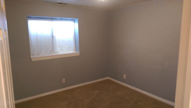 Building Photo - Great Town Home in Fantastic Location