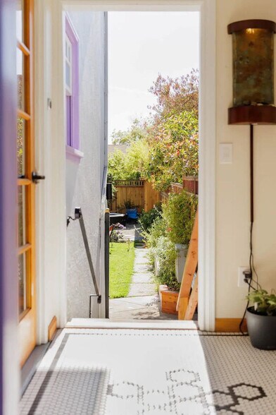 Building Photo - 3148 College Ave