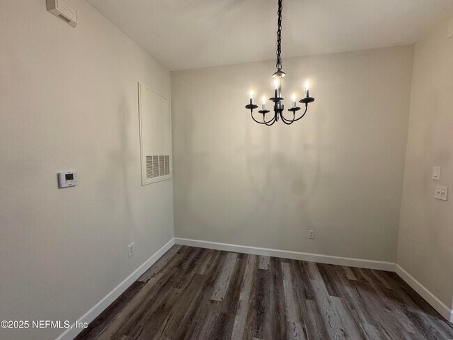 Building Photo - 13703 Richmond Park Dr N