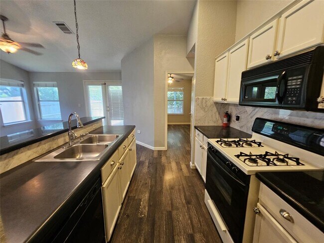 Building Photo - 174 Prairie Springs Loop