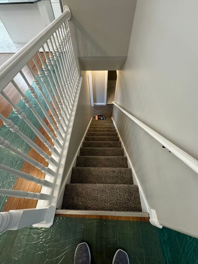 Building Photo - 5 bdrm 3 bth Home 2 Car Garage- Solar Panels! Coming Soon!