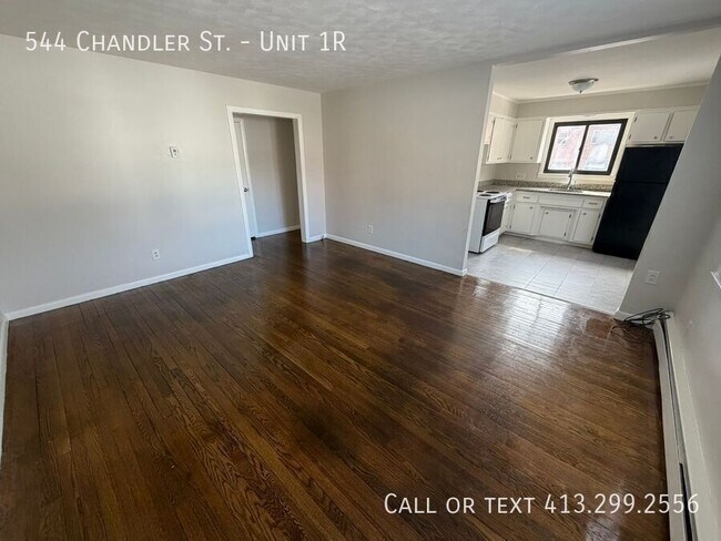 Building Photo - 544 Chandler St