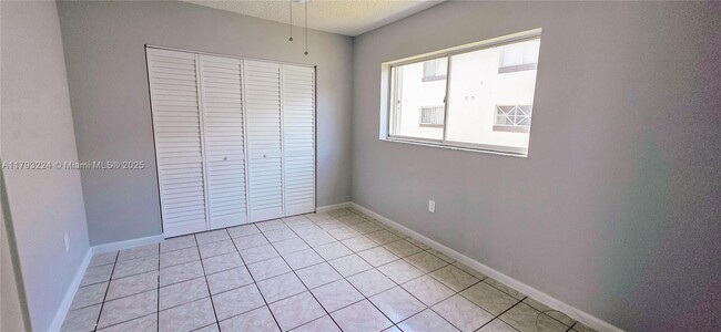 Building Photo - 1100 SW 104th Ct