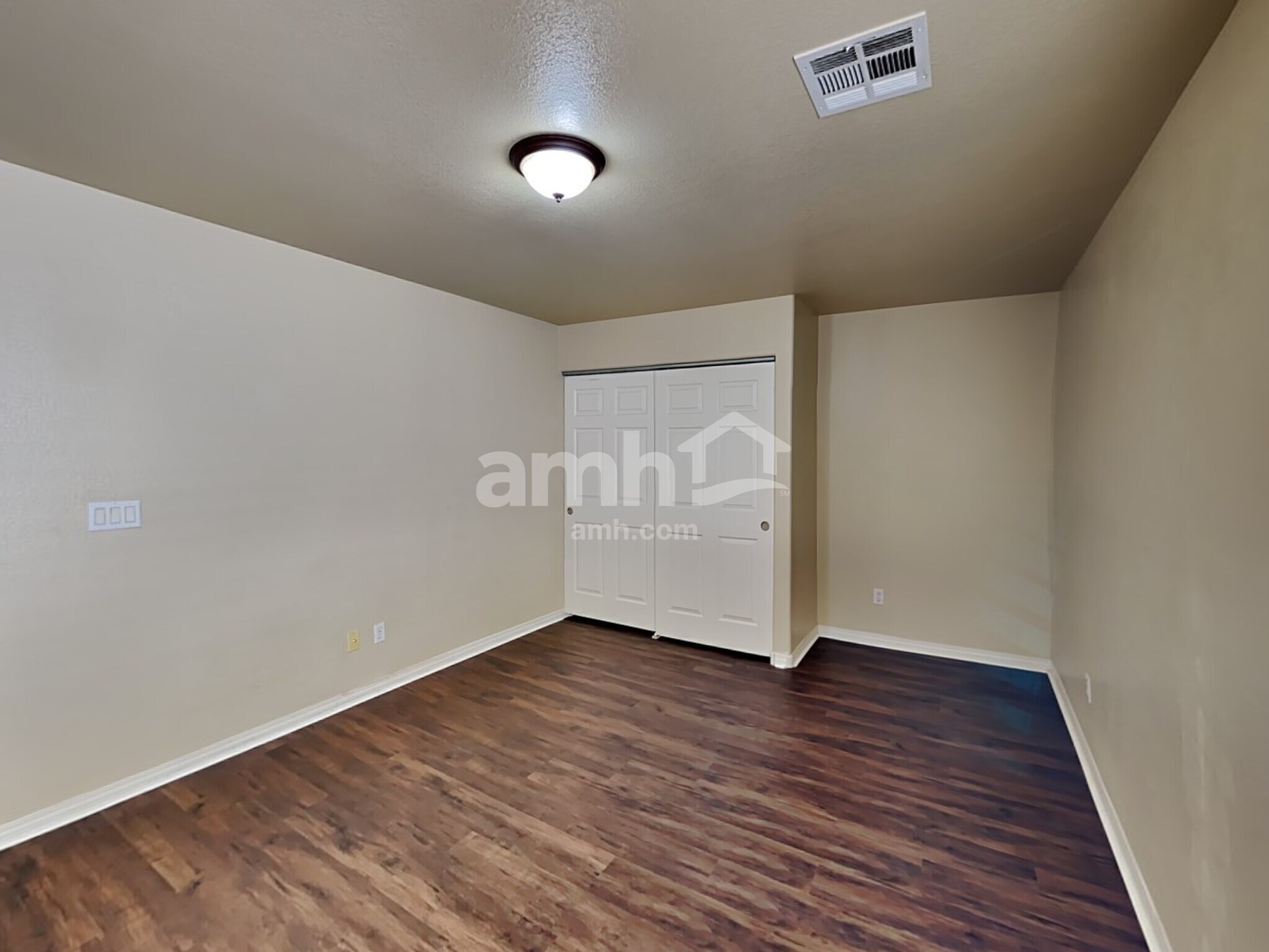 Building Photo - 7269 Vinca Rd