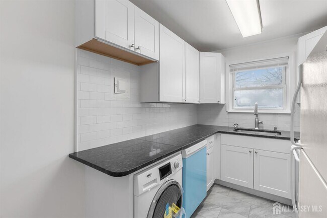 Building Photo - 289 Main St