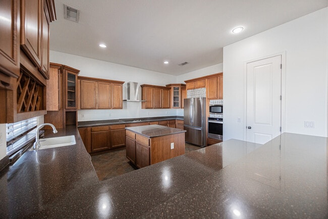 Building Photo - 12746 W Colter St