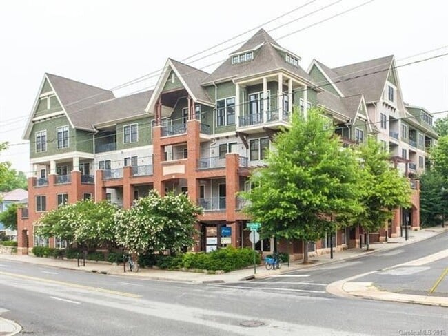 Building Photo - Downtown - Modern Condo minutes from the c...