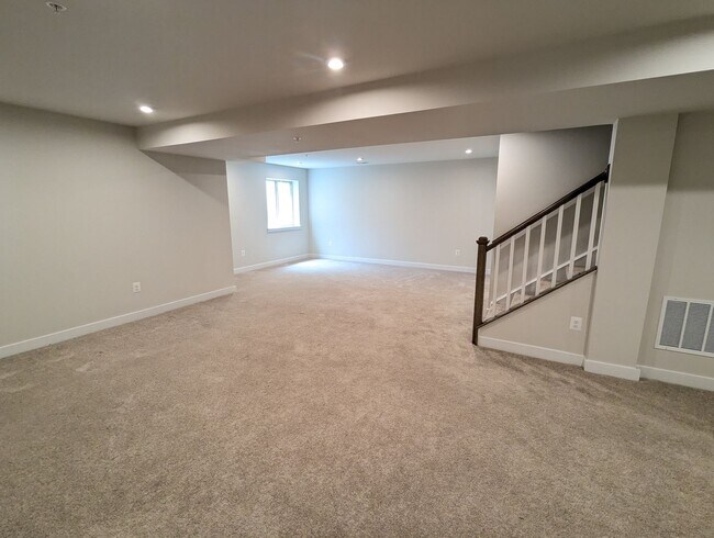 Building Photo - Stunning villa in the Harrison Terrace com...