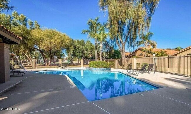Building Photo - 8813 E Charter Oak Dr