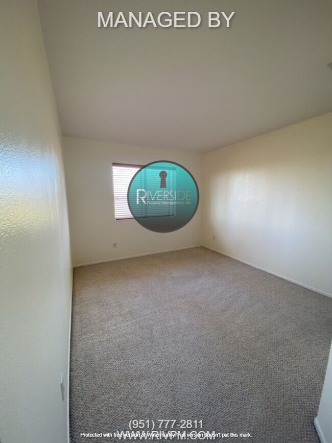 Building Photo - Spacious 4 Bed 2 Bath Pool Home Located Next Door to Ben Franklin Elementary School!