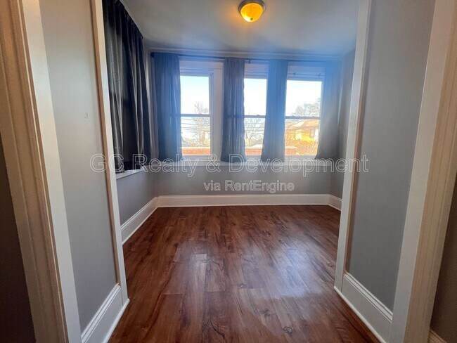 Building Photo - 4820 N Springfield Ave