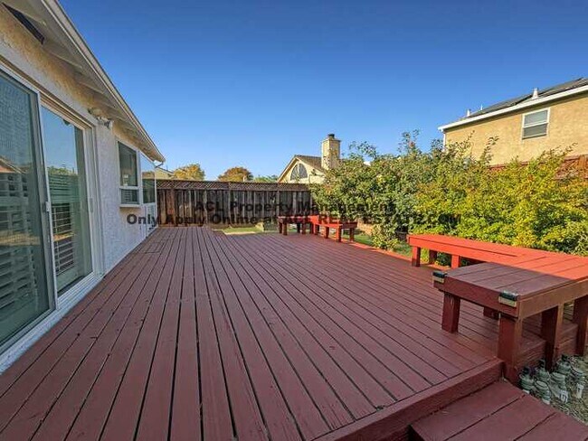 Building Photo - Charming San Lorenzo Village Home with Solar & Spacious Backyard