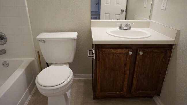 Building Photo - 2603 John Porter Dr