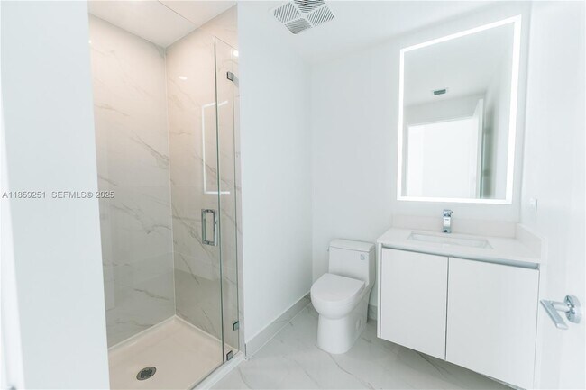 Building Photo - 700 NE 24th St