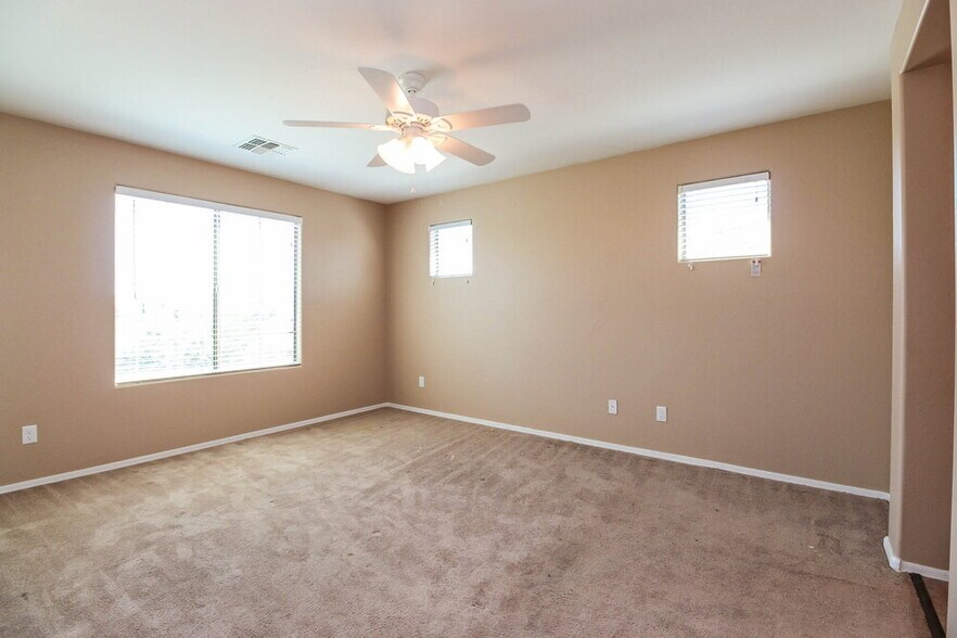 Building Photo - 7826 S 50th Dr