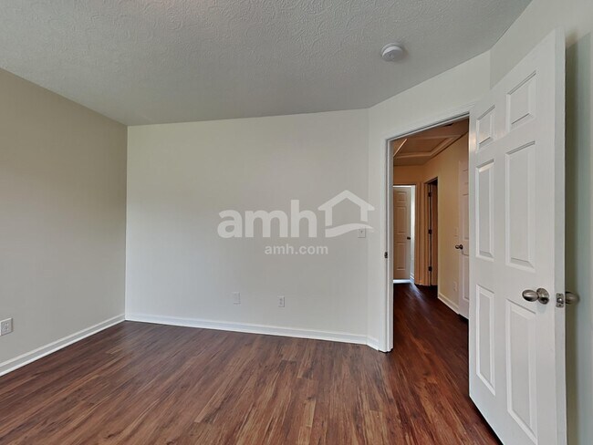 Building Photo - 1668 Comanche Run