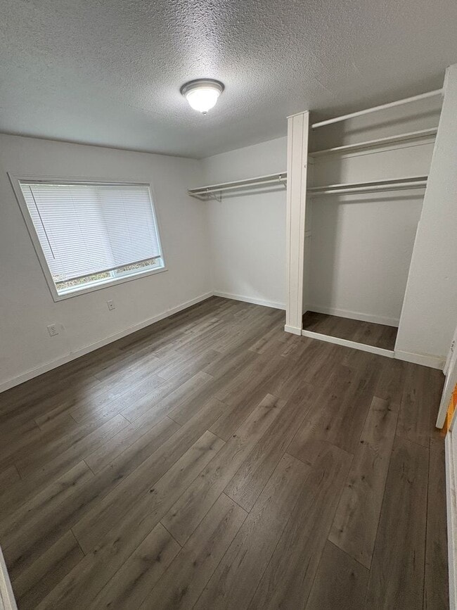 Building Photo - Great location, Great price!