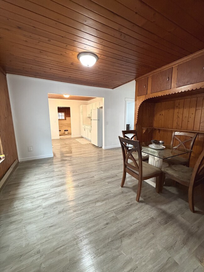 Building Photo - 120 Peale St