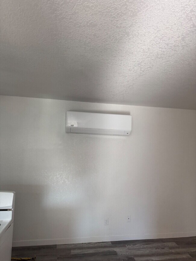 Building Photo - Price Drop !!Newly Remodeled Home for Leas...