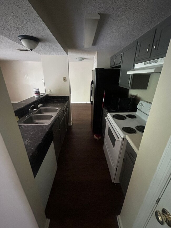 Building Photo - Freshly Renovated 3BR Condo Steps from UNC...