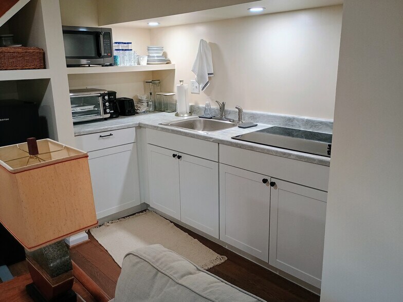 Building Photo - 1343 East Market St