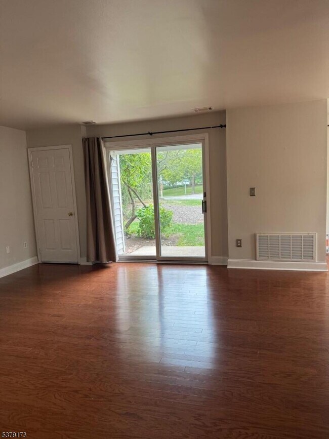 Building Photo - 349 Burdock Ct