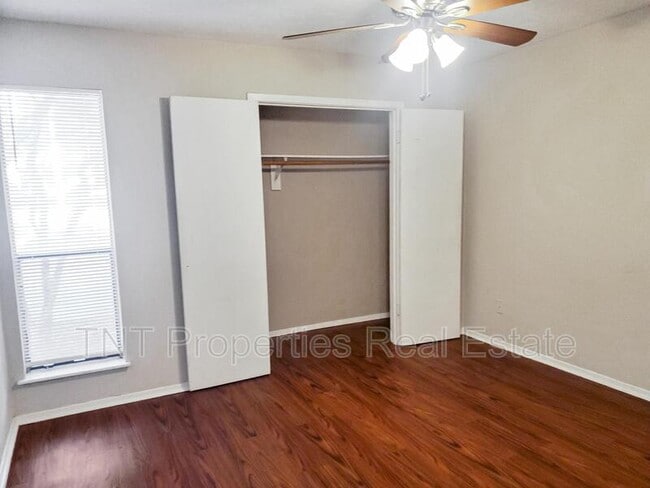 Building Photo - 304 Manuel Dr