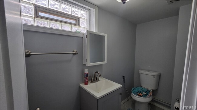 Building Photo - 1 Cresthaven Dr