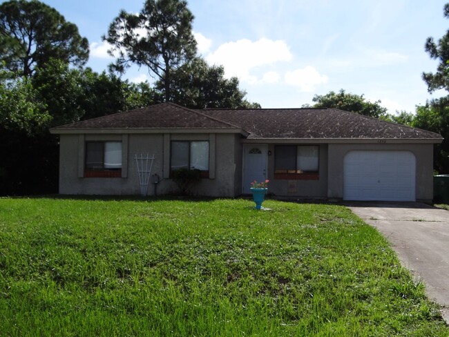 Primary Photo - Super Clean Annual 2 bed 1 bath 1 garage h...