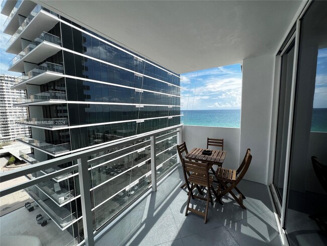 Building Photo - 2030 S Ocean Dr