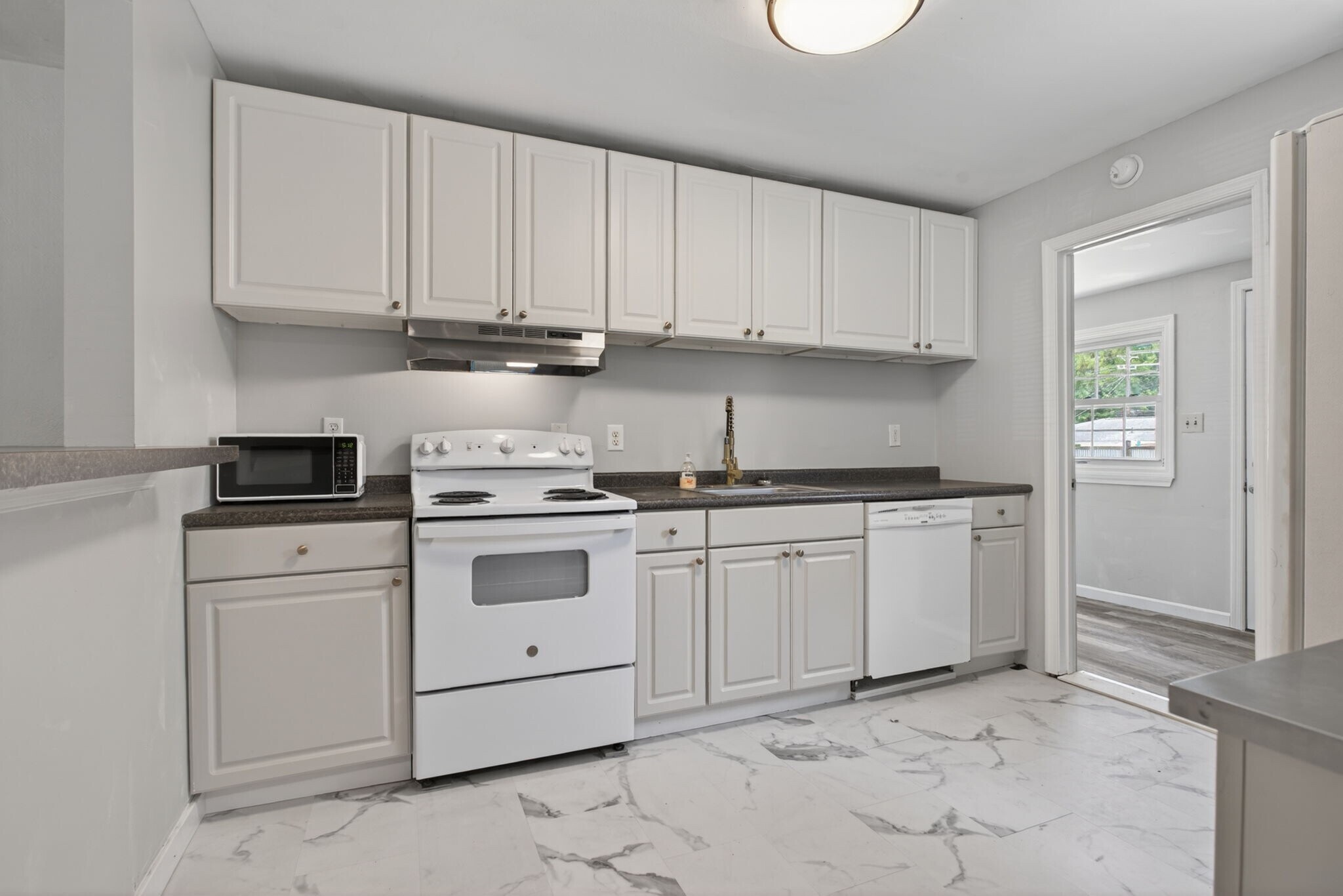 Building Photo - 404 Roselynn Ln