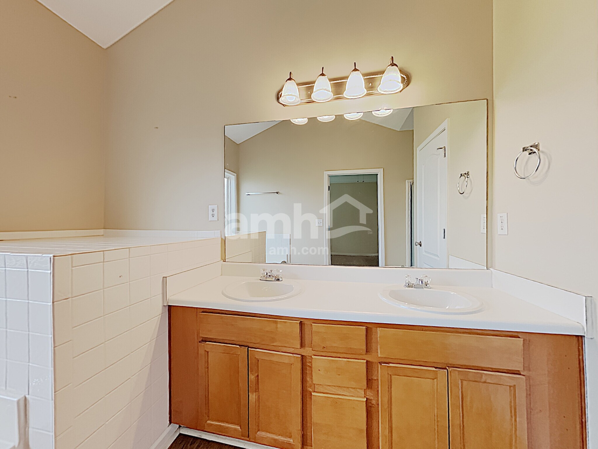 Building Photo - 2383 Temple View Dr