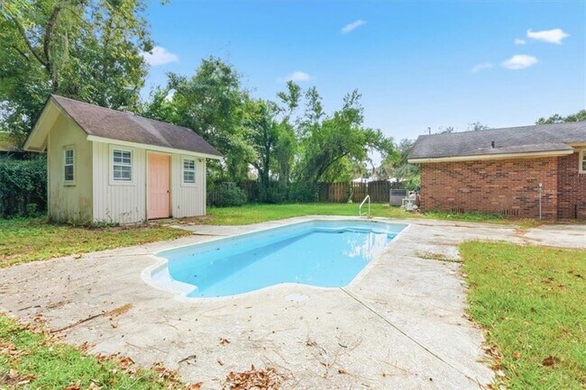 Building Photo - 704 Fort King George Dr