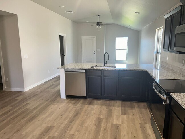 Building Photo - 3 bed 2 bath - Frenship ISD