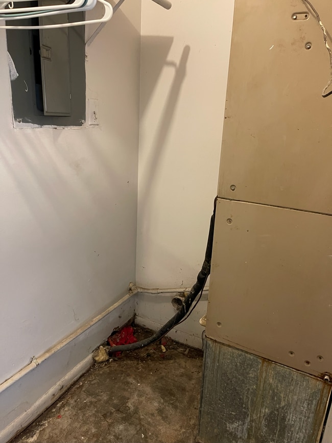 Building Photo - Stateline