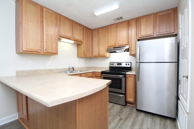 Building Photo - Spacious 2BD/1BA Apartment in Benjamin Oak...