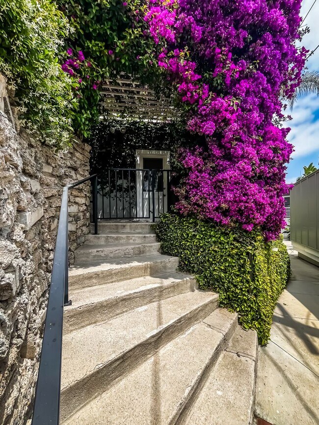 Building Photo - Unbelievable Stand-Alone 2-Bedroom House in Prime West Hollywood Hills