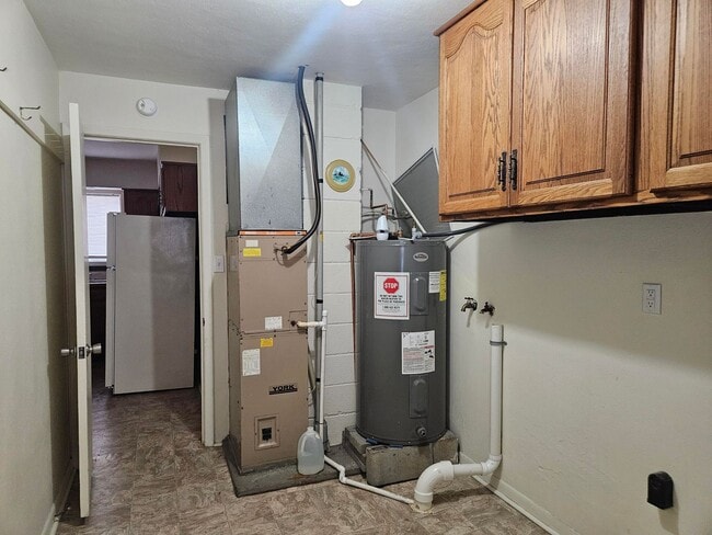 Building Photo - Single Family Rental Home - 2BR-1BA - New ...