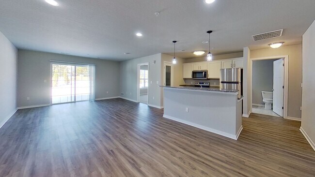 Building Photo - Like New Condo Style Lower 1 Bedroom 1 Bathroom Apartment is Available