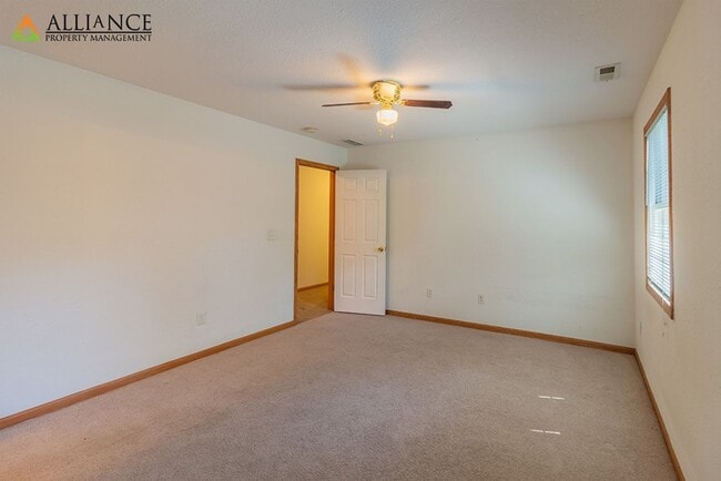 Building Photo - All appliances included, washer/dryer hookups!